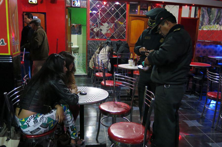 TACNA: Inspectores estarían coludidos con bares clandestinos para evitar clausura