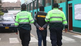 Policía de franco le corta el rostro de colega en  local de diversiones en Huancayo