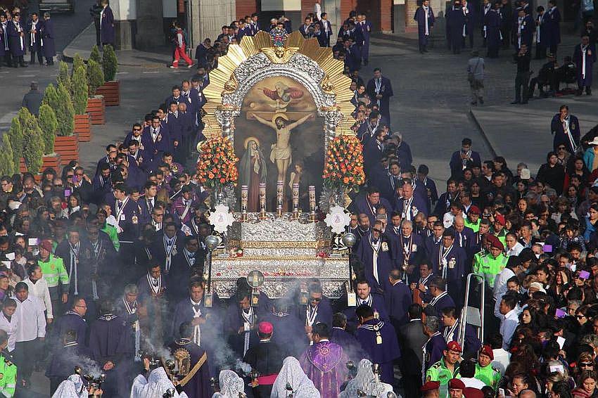 Cristo Morado hizo su primer recorrido procesional