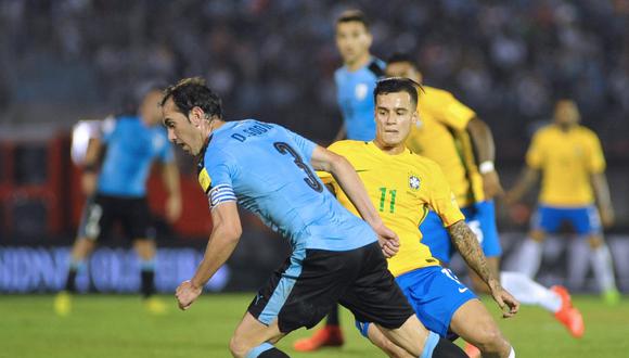 Uruguay y Brasil protagonizan un clásico sudamericano con historia. (Foto: AFP)