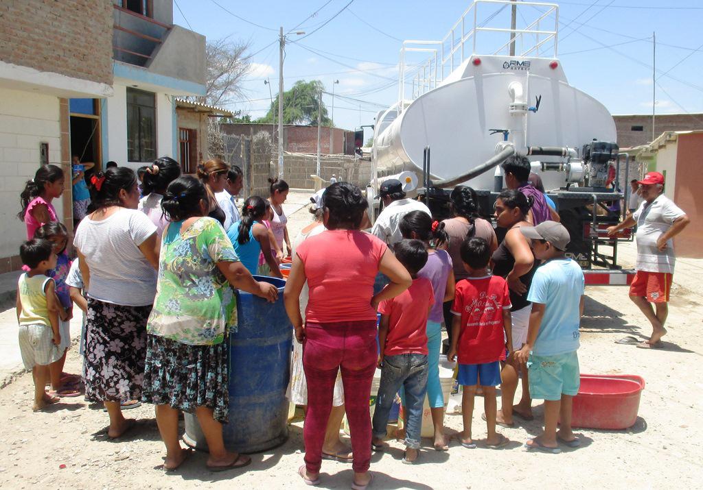 Piura: Llevan agua potable a 20 mil pobladores del distrito  La Arena