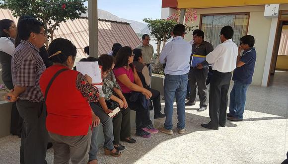 Trabajadores ediles protagonizan plantón contra alcalde Quispe