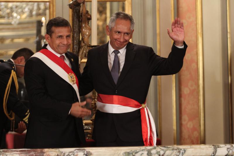 René Cornejo duró como Premier solo un mes más que César Villanueva