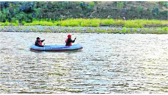 ​Con bote rescatan cuerpo de anciano que estaba en islote del río Mantaro 