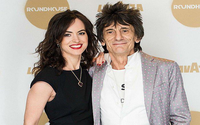 The Rolling Stones: A los 68 años, Ronnie Wood se convierte en padre de gemelas 