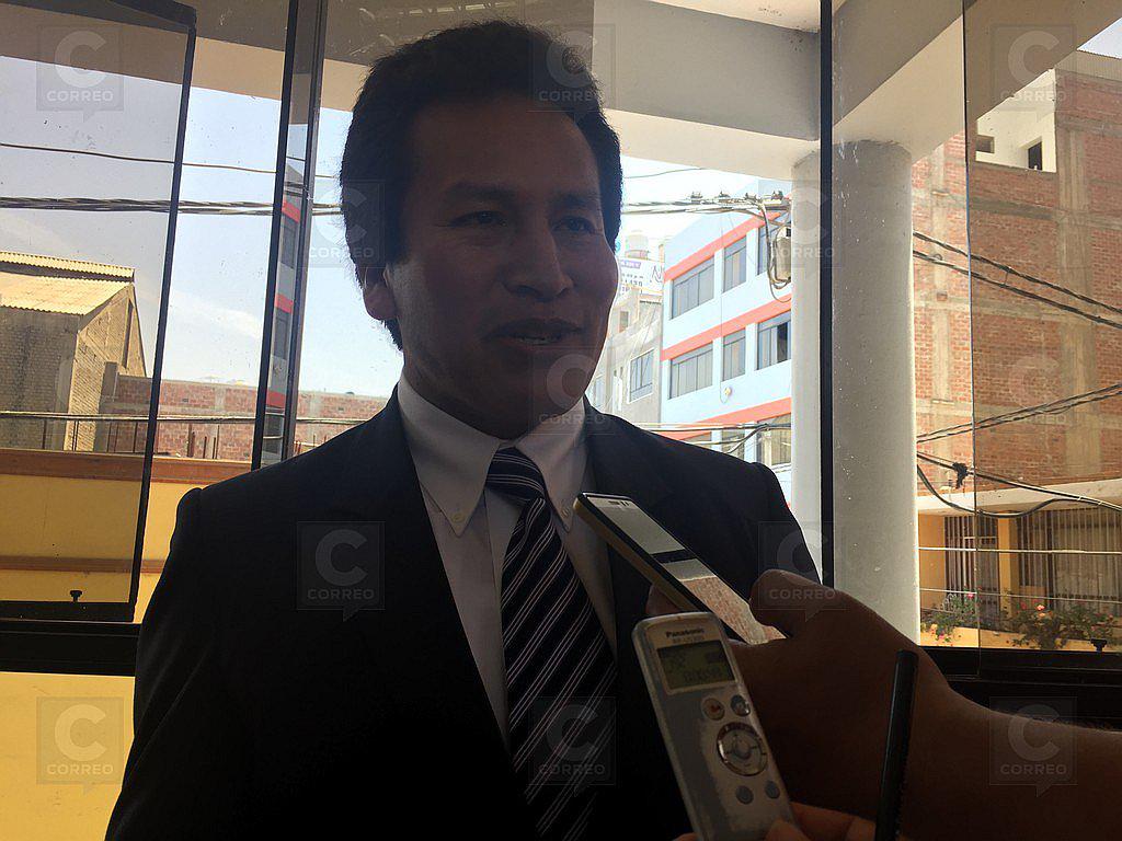 Es responsabilidad del gobernador que siga  el cuestionado comité