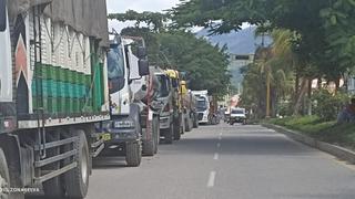 Toneladas de fruta se pierden y combustible no llegará a Satipo por bloqueo  en Perené (VIDEO)