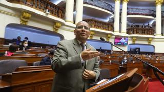 Congreso censuró al ministro Dimitri Senmache