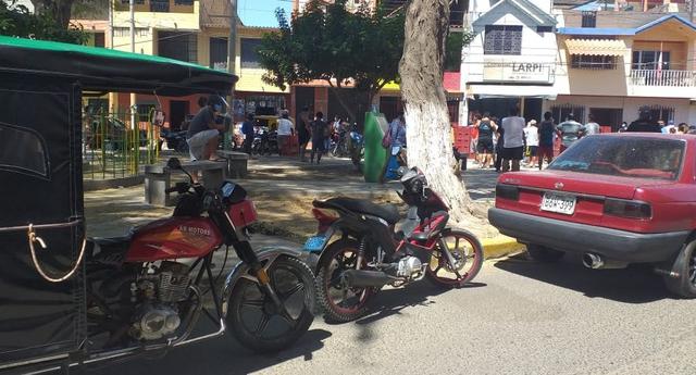 Piura: Pobladores forman largas colas para comprar cerveza en plena cuarentena. (Foto: Facebook)