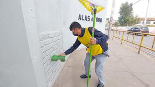 Reclusos pintan aulas y arreglan colegios ante el inicio de labores 2023 en Cusco (VIDEO)