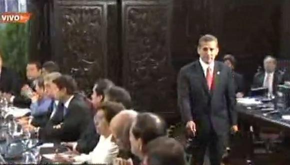 Ollanta Humala habló unos minutos y se retiró de diálogo de fuerzas políticas con el Gobierno