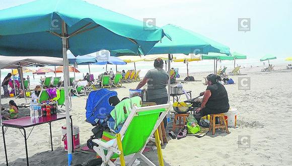 Veraneantes piden mejorar servicios y limpieza pública en playas de La Punta en Camaná