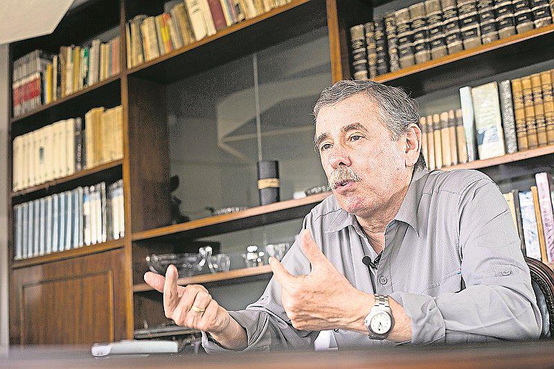 Fernando Rospigliosi: “Gobierno debe elegir: Indulto o cuestión de confianza”