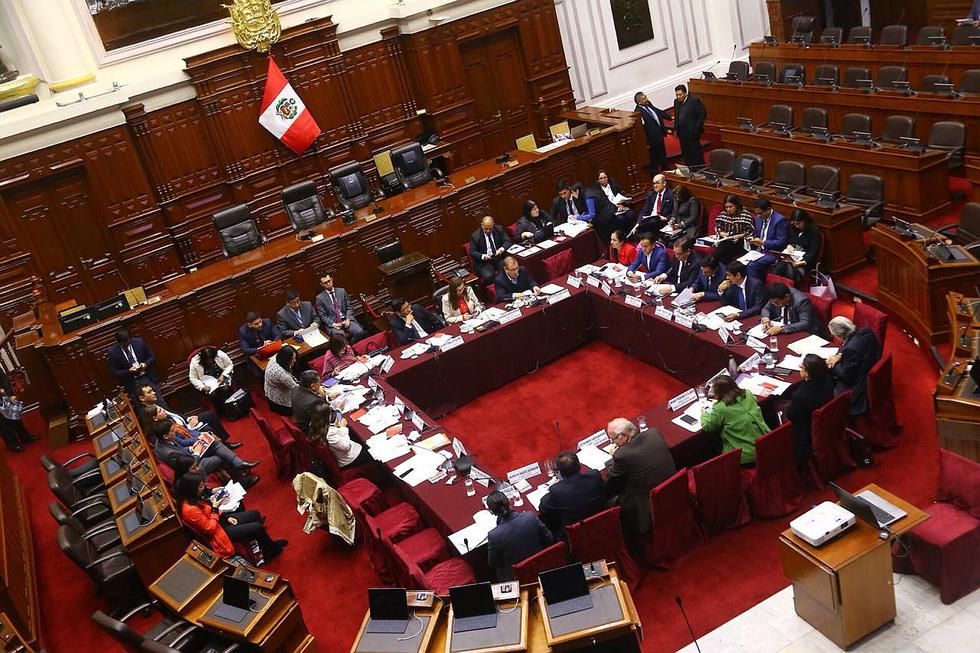 Ministro de Justicia, Vicente Zeballos se presenta ante Comisión de Constitución por reforma política