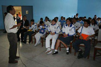 Policía Nacional capacita a escolares