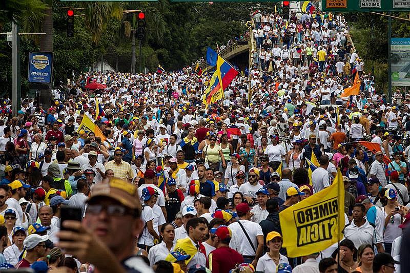 ​Venezuela: Opositores "toman" Caracas para pedir revocatorio de Maduro (VÍDEO)