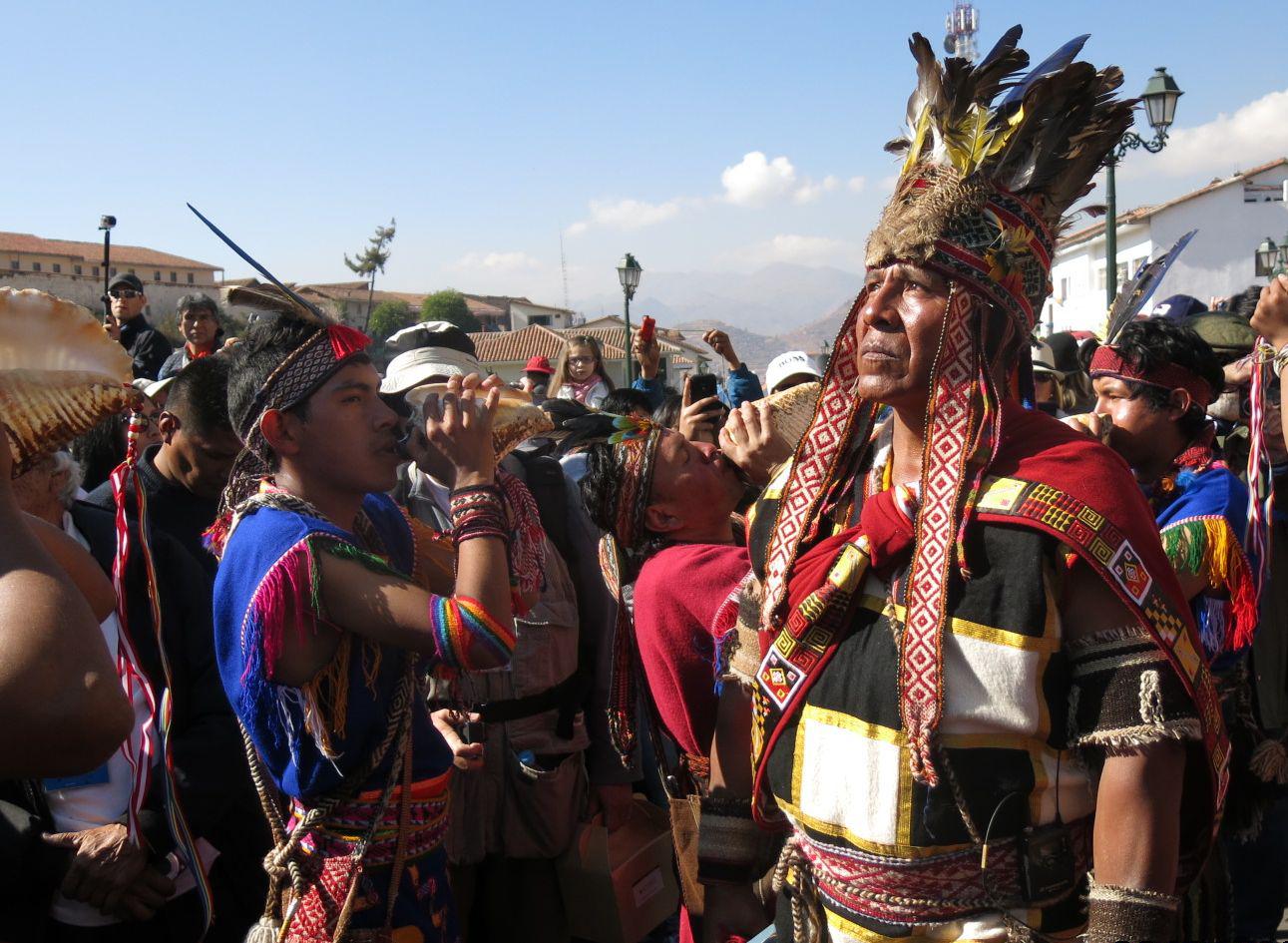 Inti Raymi: guerreros y danzantes van al encuentro del Inca (VIDEO)