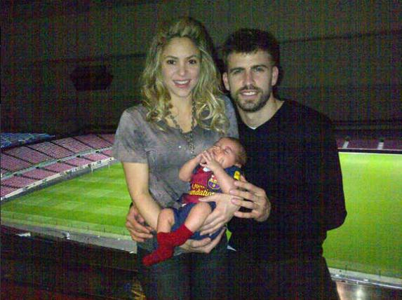 Shakira y Piqué comparten su primera foto familiar