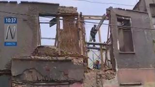 Reportan caída de pared de casona del jirón Huanta en Barrios Altos, en el Cercado de Lima (VIDEO) 