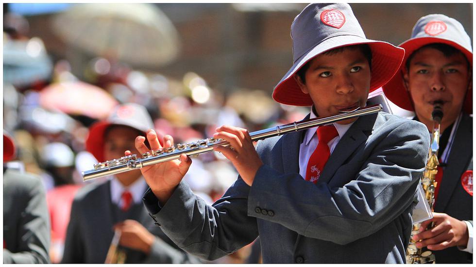 ​Fiebre de selección también llegó a desfile por aniversario de Chilca (FOTOS)