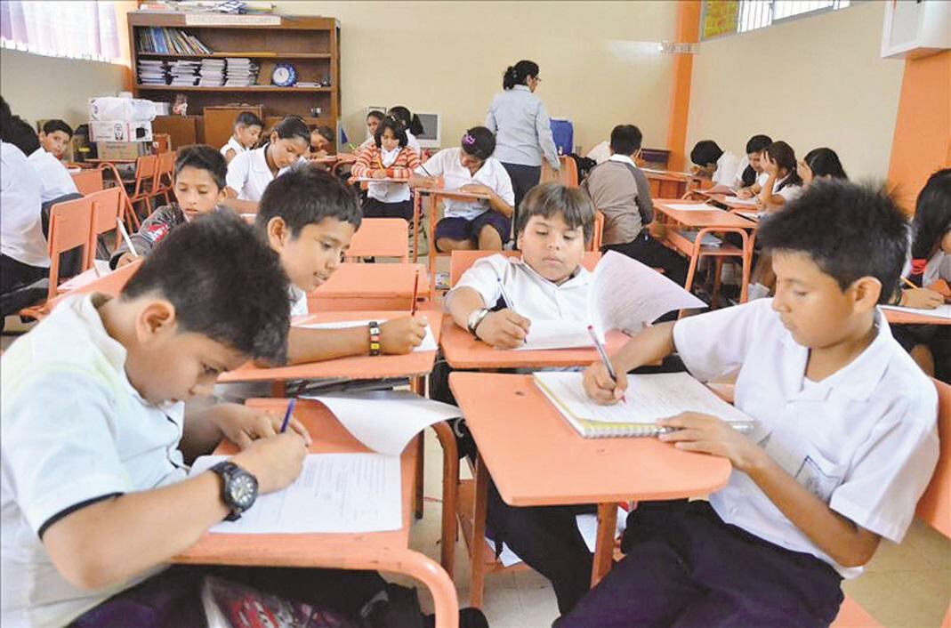 Podrían adelantar las vacaciones en los colegios para no exponer a alumnos 