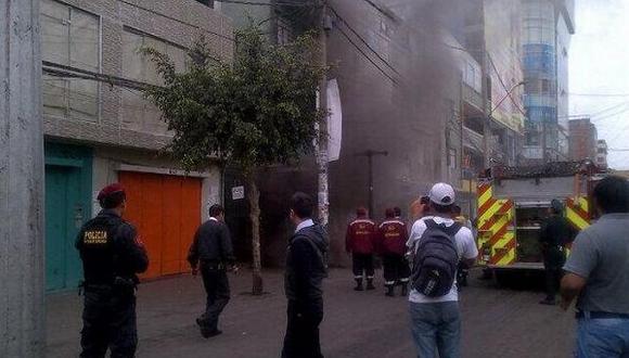 Controlan incendio en tienda del Centro de Lima