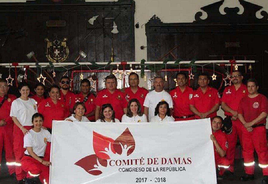 Navidad 2018: Entregan canastas a bomberos de la Compañía Roma 2