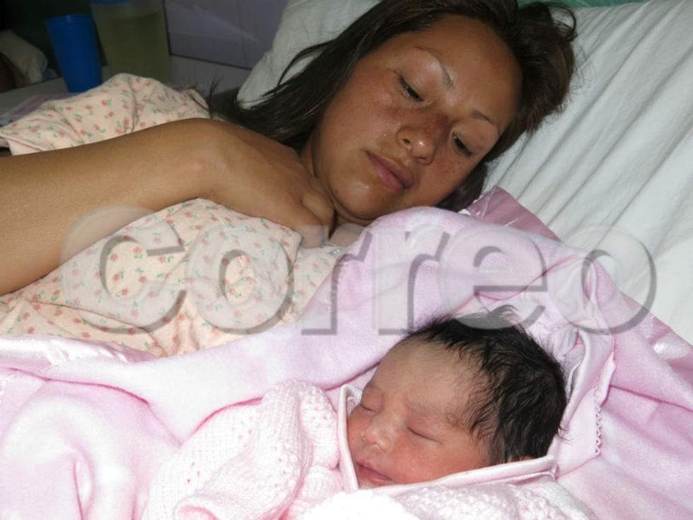 Preciosas niñas son las primeras bebés del 2014 (VIDEO)