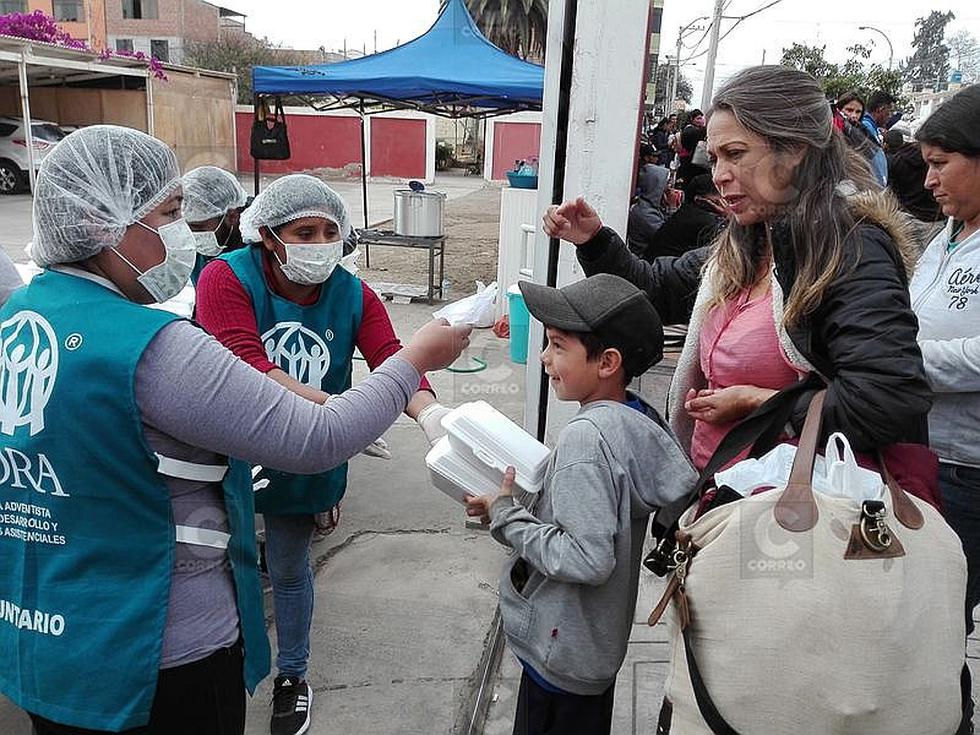 ADRA entrega 400 almuerzo a venezolanos en Tacna