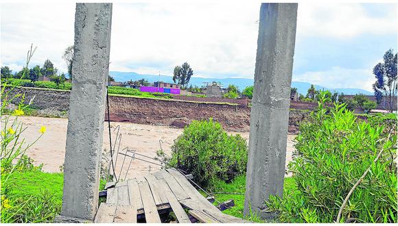 ​Río Cunas arrasa dos puentes, un poste eléctrico y cincuenta viviendas están en peligro 