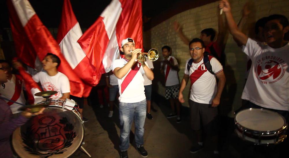 ​Perú vs Venezuela: La blanquirroja alista el 'banderazo' (VIDEO)