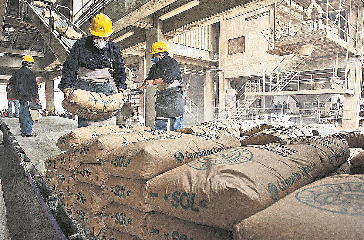 INEI: Producción de energía eléctrica y consumo de cemento al alza