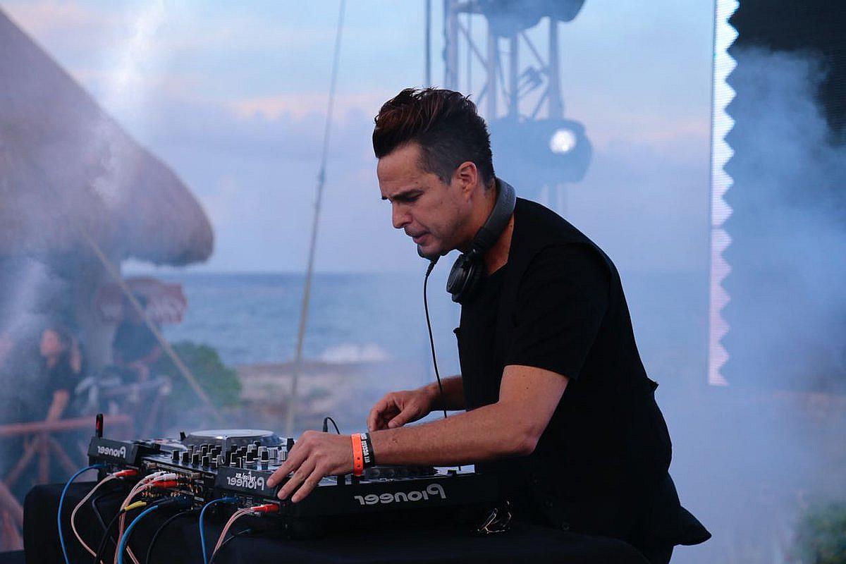 “El mayor reto de un DJ es leer al público para crear una fiesta intuitiva”