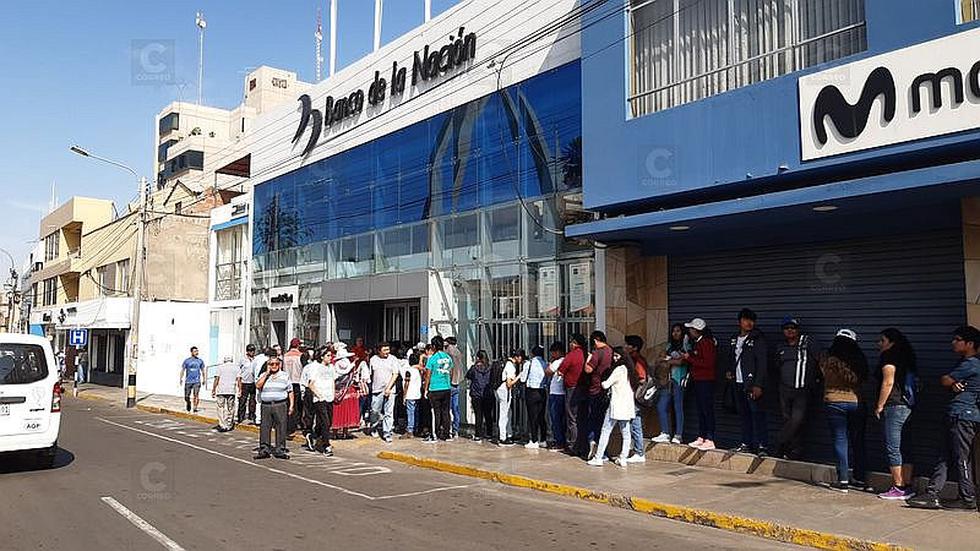 Largas colas en Banco de la Nación por huelga de trabajadores en Tacna