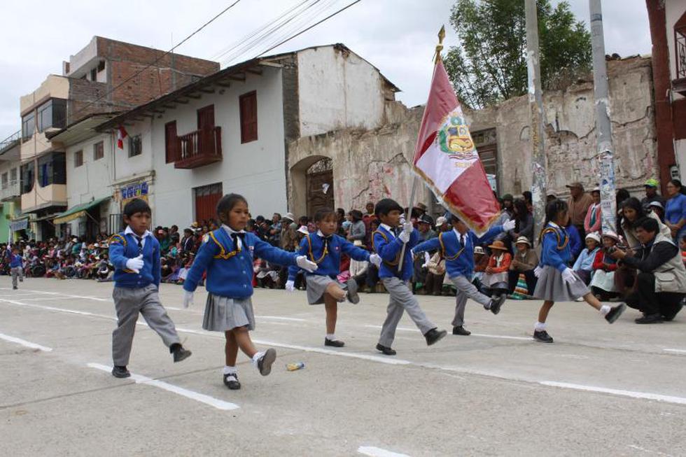 Distrito de Sicaya vibró con apoteósico desfile 