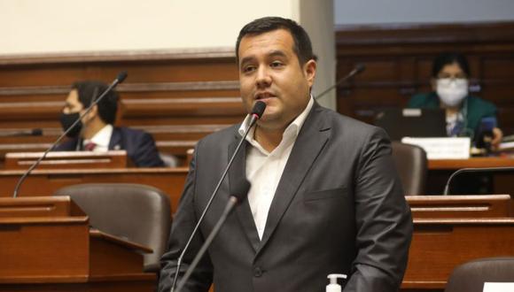 Franco Salinas señaló que rechaza y condena lo que calificó como “actos intimidatorios” desde el Ministerio Público. (Foto: Congreso de la República)