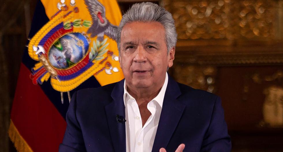 Imagen muestra al presidente de Ecuador, Lenín Moreno, manteniendo una reunión en el Palacio Presidencial Carondelet en Quito el 10 de abril de 2020 durante la pandemia del coronavirus. (Presidencia de Ecuador/AFP).