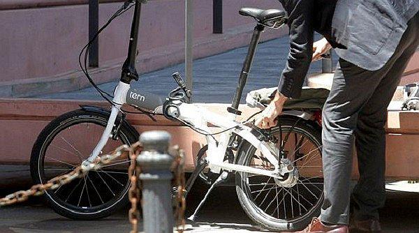 Bélgica: Roban bicicleta al ministro de Movilidad mientras daba conferencia sobre ciclismo