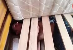 Presunto delincuente se queda dormido debajo de la cama tras ingresar a casa (VIDEO)
