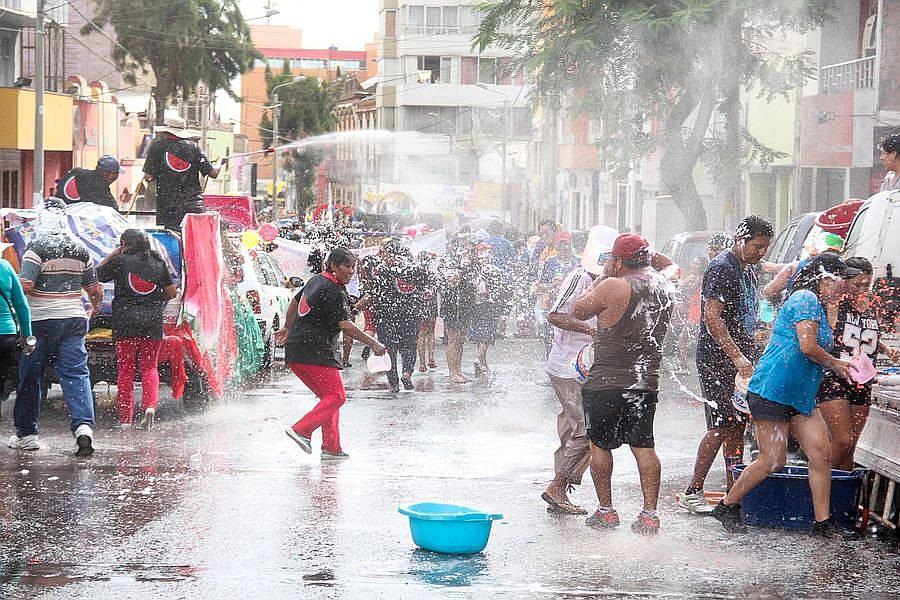 Invocan a no derrochar agua en Carnavales