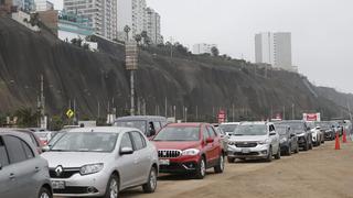 Tercera dosis contra el COVID-19: reportan largas filas de autos en vacunacar de Magdalena (VIDEO)