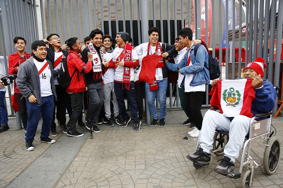Hinchas remecieron el Nacional cantando el Himno con la Selección (VIDEO y GALERÍA) 