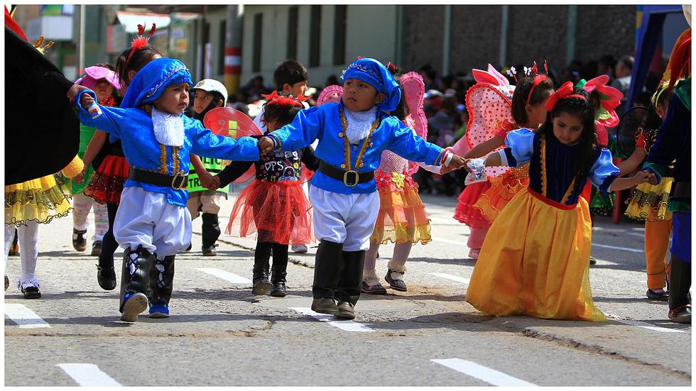 ​Fiebre de selección también llegó a desfile por aniversario de Chilca (FOTOS)