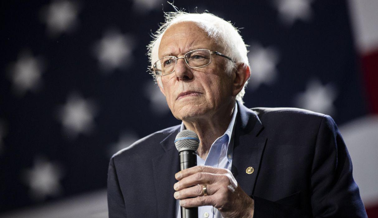 En los últimos días, Bernie Sanders ha centrado sus mensajes en la crisis del coronavirus y estuvo evitando hablar de su, ahora finalizada, campaña presidencial. (Foto: EFE/Etienne Laurent)