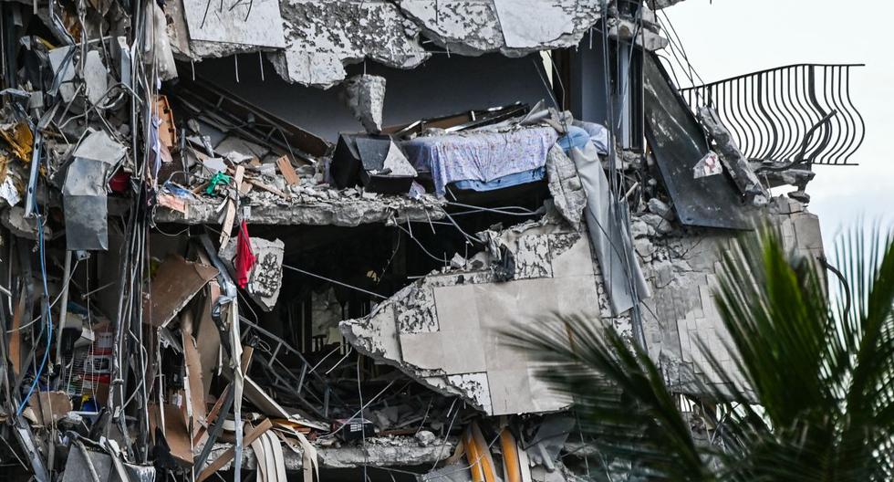 Una parte del edificio derrumbado en Miami Beach. (Foto: Chandan Khanna / AFP)