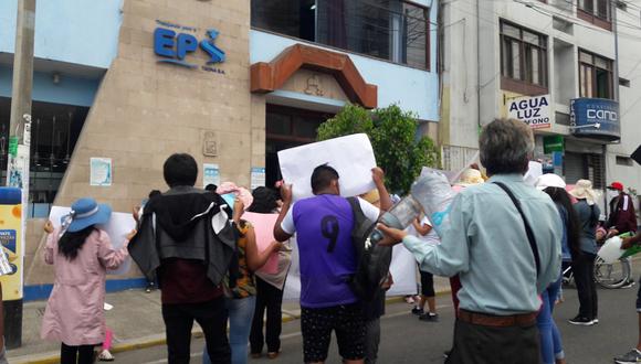Pobladores protestan exigiendo pileta pública a la EPS