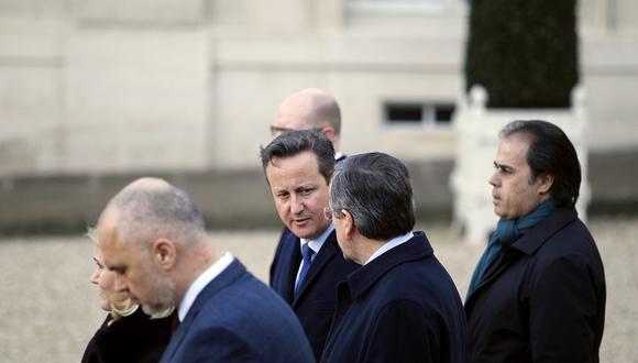 David Cameron alerta en París de que la amenaza terrorista "durará años"