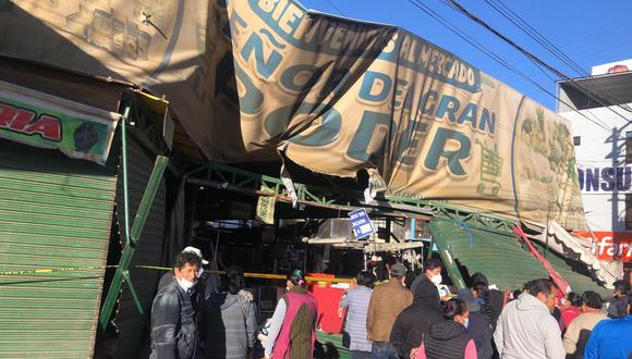 Camión compactador impactó con puestos de negocio en la plataforma Andrés Avelino Cáceres