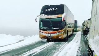 Carretera Central: exhortan a transportistas a conducir con precaución tras caída de fuerte nevada (VIDEO)