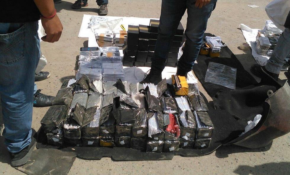 Incautan contrabando de celulares y relojes en auto que iba a Arequipa